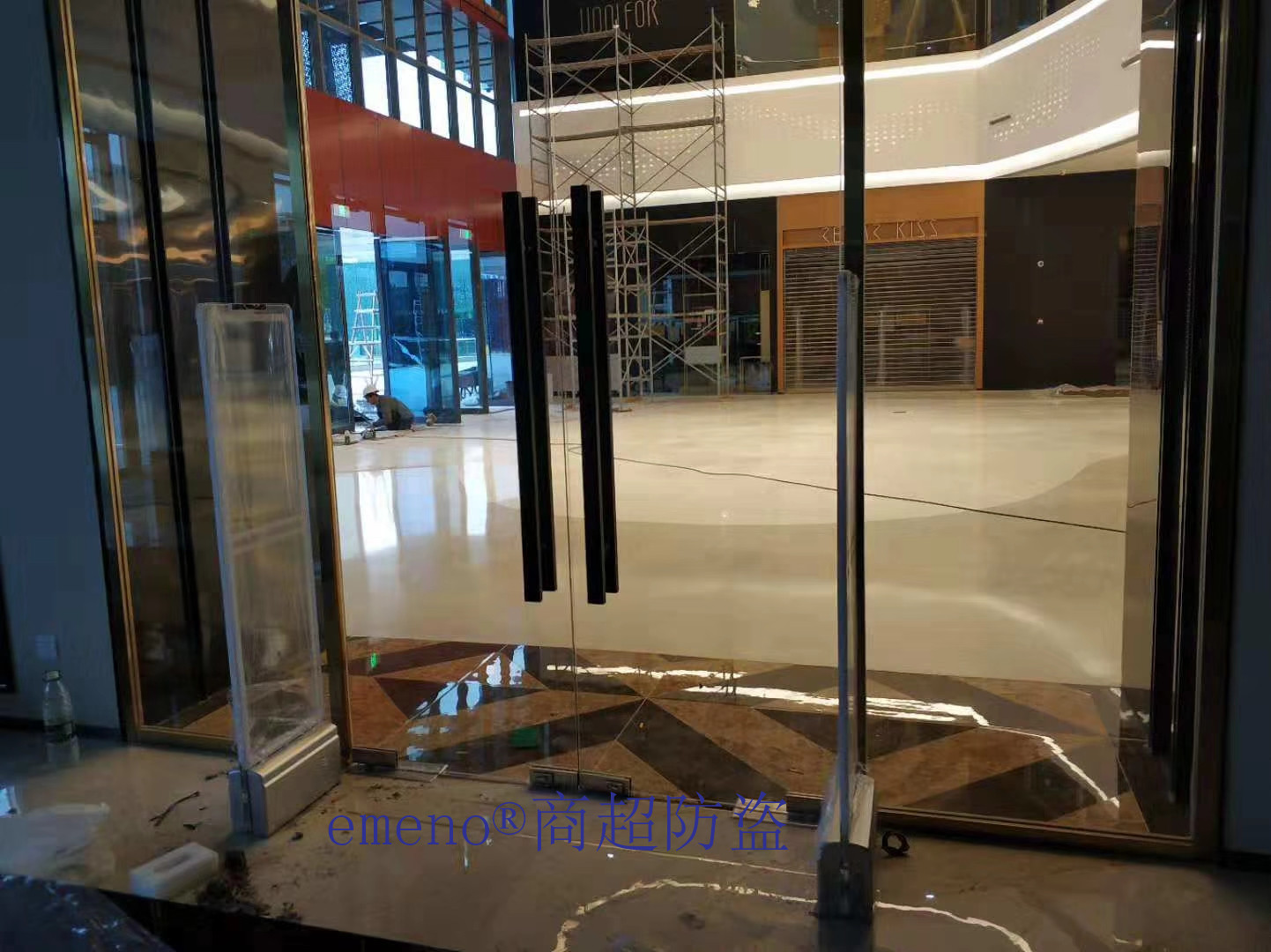 服裝防盜對(duì)于實(shí)體門(mén)店的作用有哪些呢?